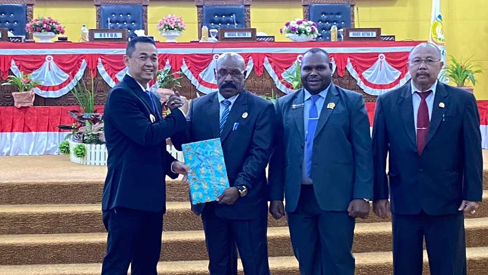 Penyerahan 8 Raperda Non APBD APBD pada sidang  paripurna, Foto: Faris/Papua60detik