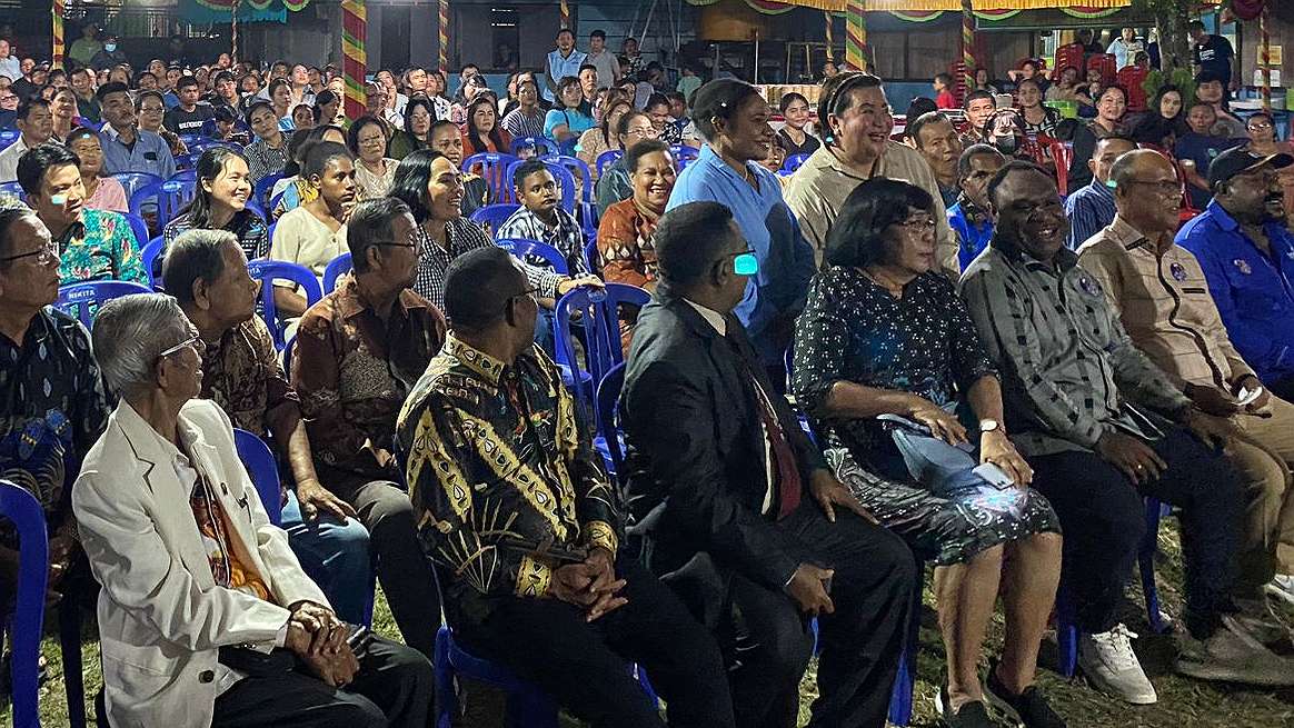 aiye-dapat-dukungan-sesepuh-warga-sulut