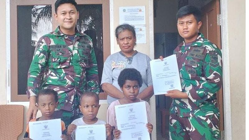 hut-kavaleri-denkav-3sc-dukcapil-mimika-bantu-program-pembuatan-akta-kelahiran