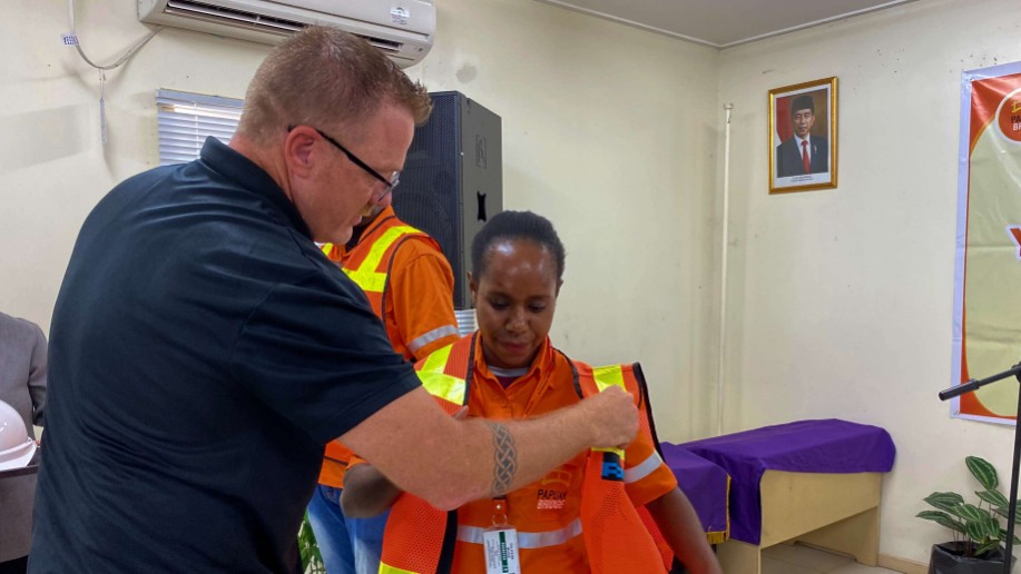 ptfi-buka-papuan-bridge-program-youth-entrepreneurship-batch-kedua