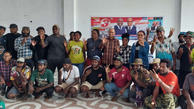 bertemu-alumni-ypj-dan-warga-irigasi-yusuf-rombe-hati-saya-untuk-amungme-dan-kamoro