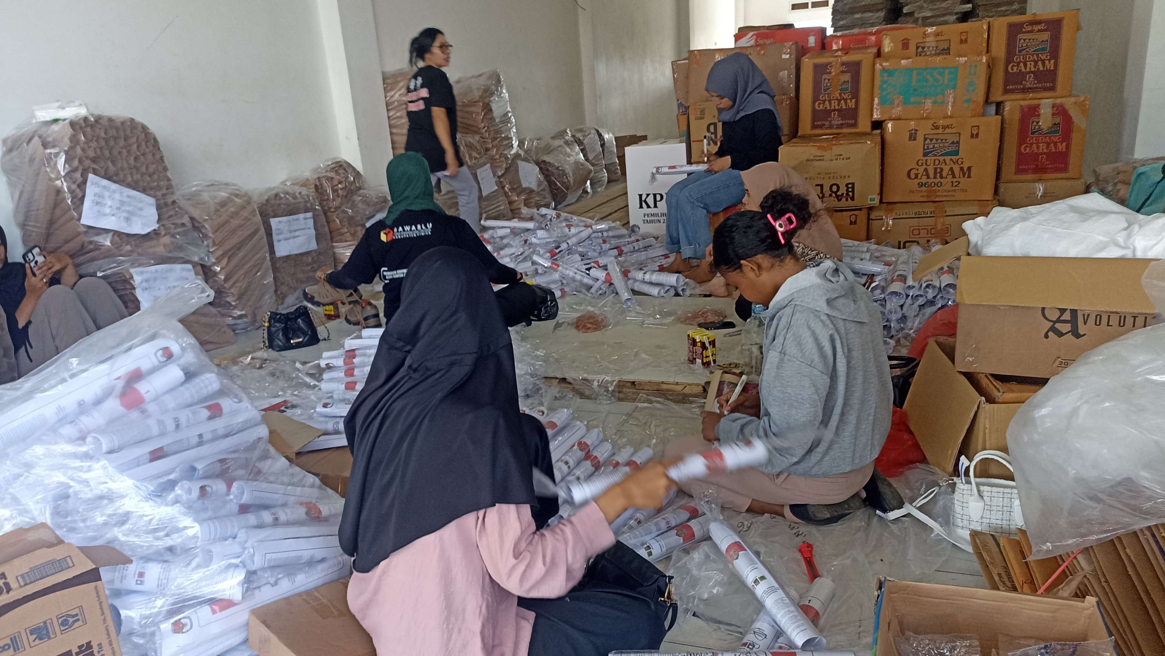 banyak-rusak-surat-suara-bupatiwakil-bupati-mimika-kurang-568-lembar