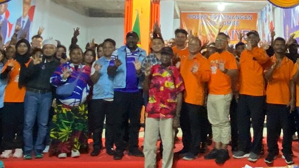 kelompok Buruh dan Pekerja deklarasi mendukung AIYE di posko pemenangan, Jalan Cenderawasih, SP3, Sabtu (16/11/2024) malam., Foto: Tim Media AIYE