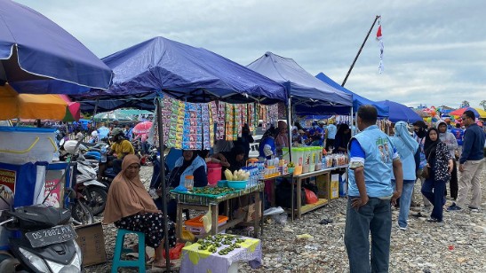 kampanye-akbar-aiye-jadi-berkah-bagi-pedagang-kecil