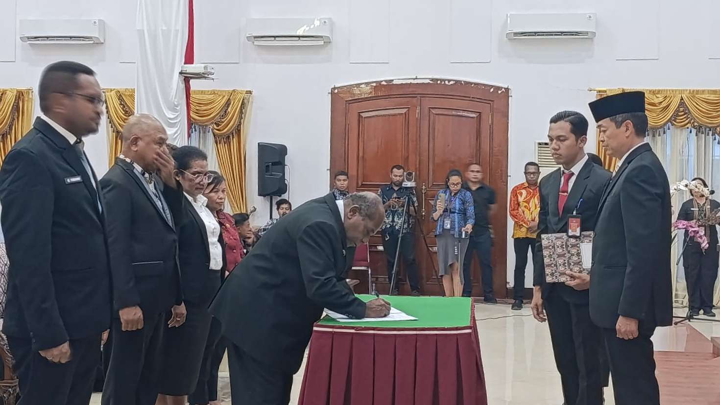 penataan-jabatan-pj-bupati-mimika-lantik-sejumlah-pejabat-eselon-ii