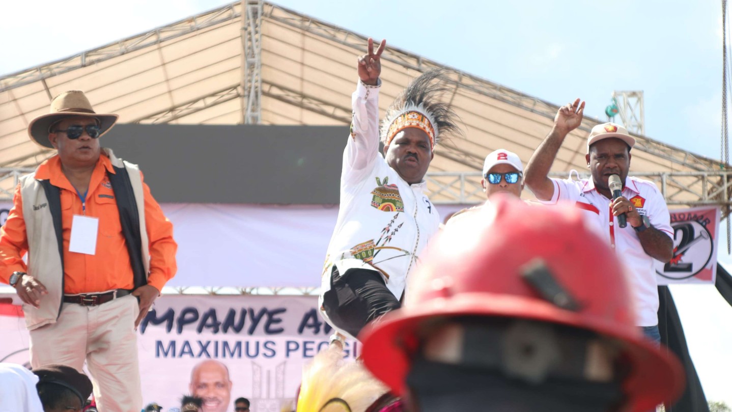 kampanye-akbar-maximus-peggi-janjikan-perubahan-mimika