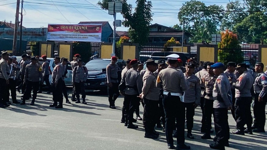250-personel-polres-mimika-amankan-pelantikan-anggota-dprd