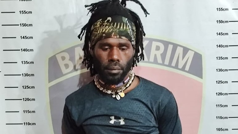 satgas-damai-cartenz-tangkap-oni-enumbi