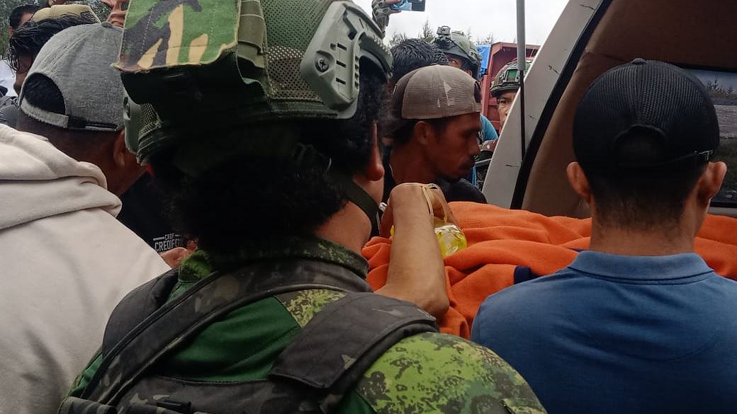 purnawirawan-tni-yang-ditembak-opm-di-puncak-dievakuasi-ke-timika