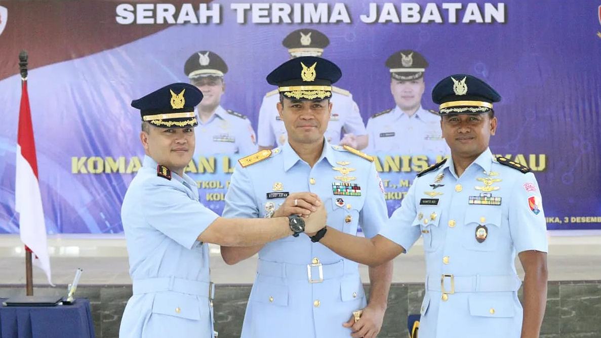 kolonel-pnb-asri-efendi-rangkuti-jabat-danlanud-yohanis-kapiayu-timika