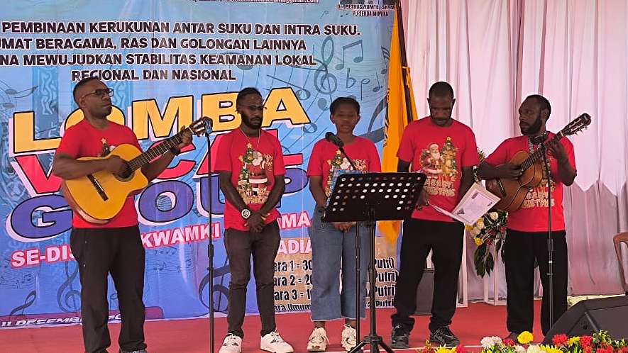 jalin-persaudaraan-distrik-kwamki-narama-lomba-vocal-grup