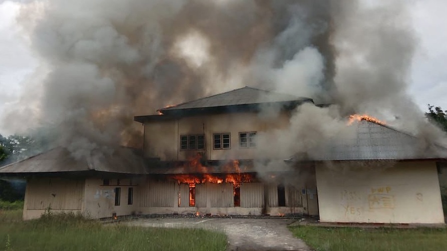 kecewa-hasil-seleksi-cpns-massa-bakar-kantor-bkpsdm-boven-digoel