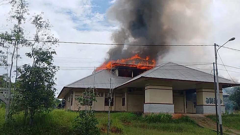 polisi-tangkap-provokator-pembakaran-kantor-bkd-boven-digoel