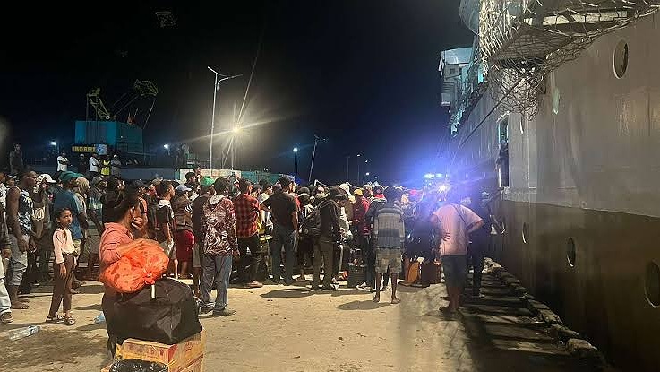 mudik-ribuan-warga-timika-pulang-kampung-rayakan-nataru