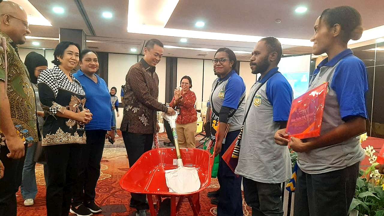 pj-bupati-dorong-pencaker-oap-tingkatkan-kompetensi-biar-mampu-bersaing