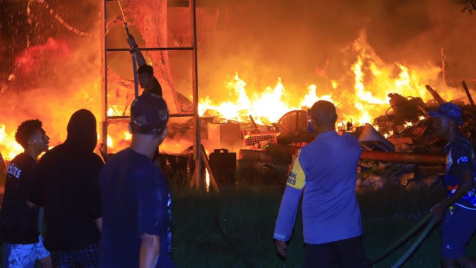 21-unit-kios-hangus-terbakar-di-yalimo