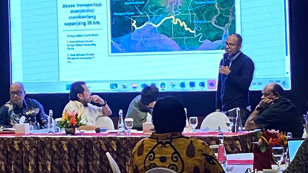 Direktur & EVP Sustainable Development PTFI Claus Wamafma pada pertemuan denga Wakil Ketua DPD RI Yorrys Raweyai, di Hotel Rimba Papua, Kamis (19/12/2024). Foto: Faris/ Papua60detik