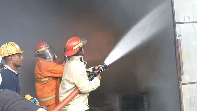 polisi-sebut-arus-pendek-jadi-penyebab-kebakaran-depan-lapangan-jayanti