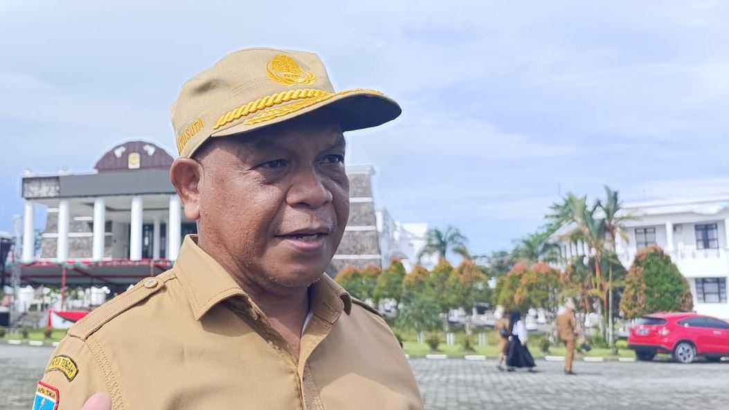 perpustakaan-daerah-hibahkan-buku-ke-dua-distrik