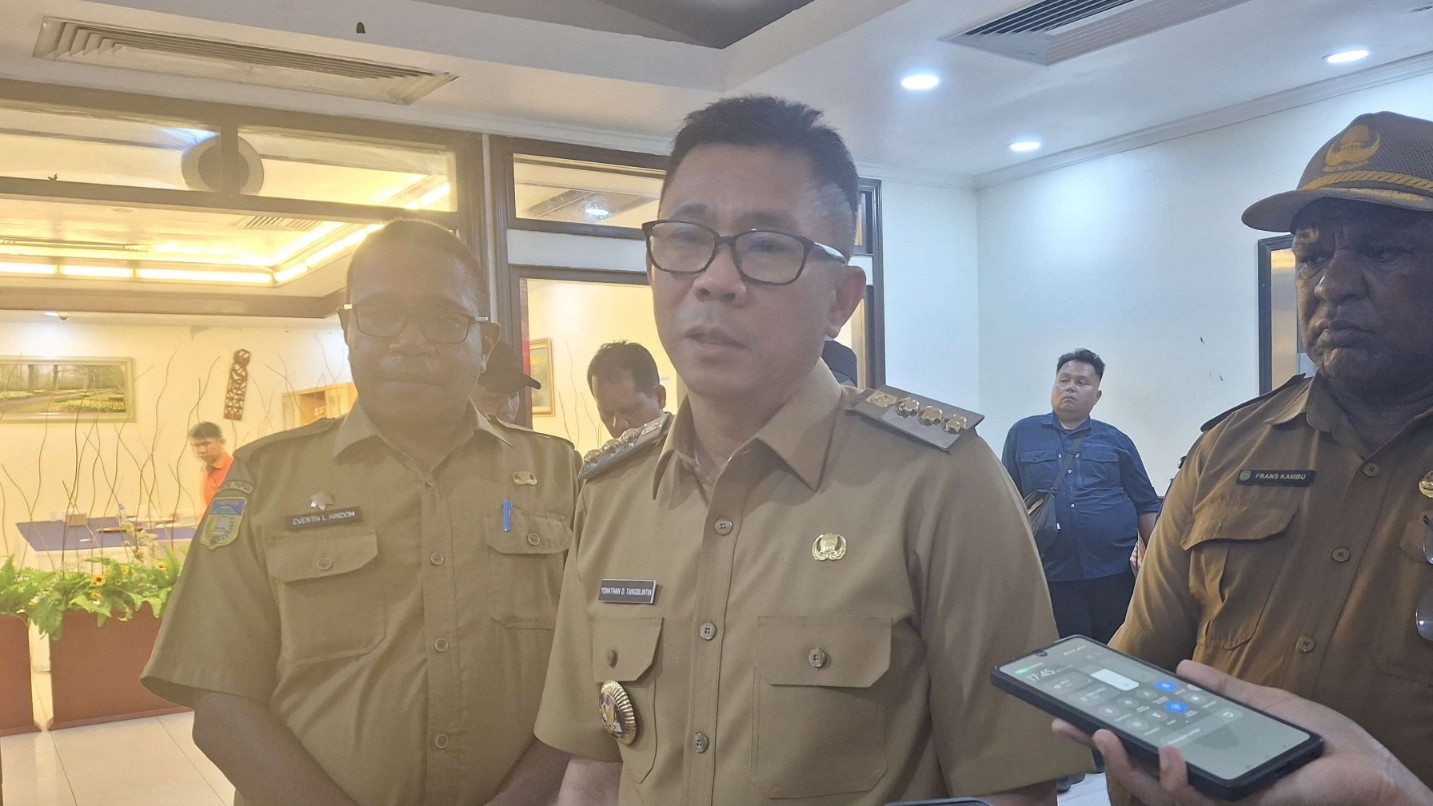 Pj Bupati Mimika, Yonathan Demme Tangdilintin. Foto: Martha/ Papua60detik