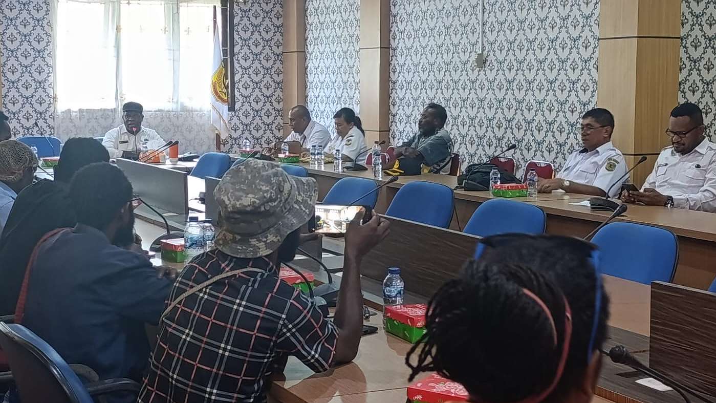 tiga-kali-aksi-petrus-yumte-jadwalkan-ipmami-bertemu-pj-bupati-pekan-ini