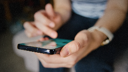 Ilustrasi aktivitas bersosial media