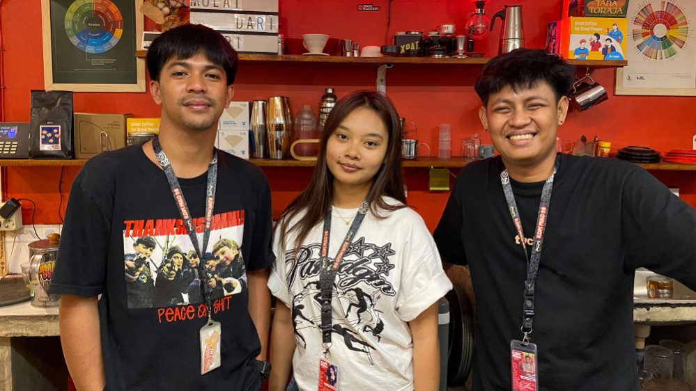 Tiga barista muda di Timika: Wanri, Icha Aulia Putri Ramadhani, dan Rian Hidayat, Foto: Faris/ Papua60detik