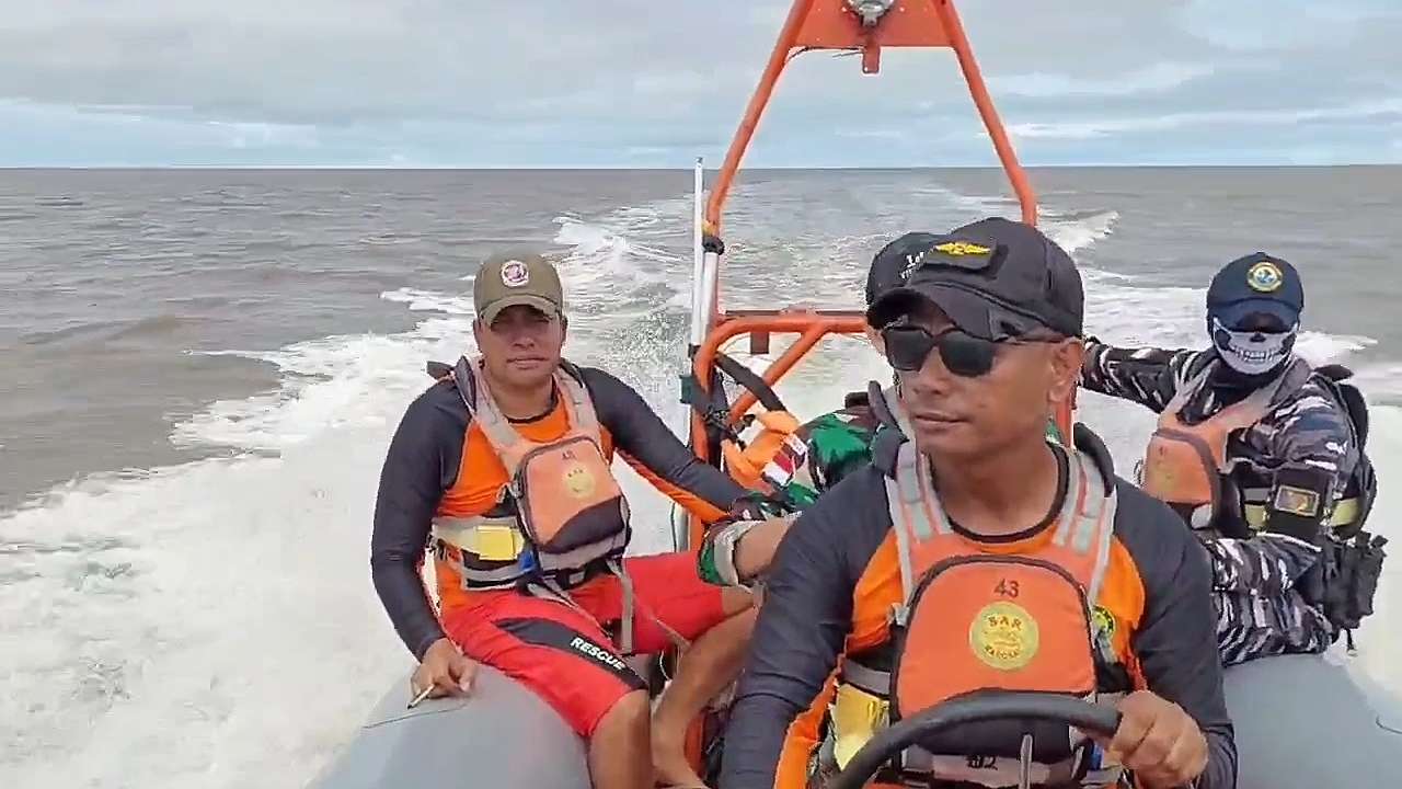 ketinting-terbalik-dihantam-ombak-satu-penumpang-hilang