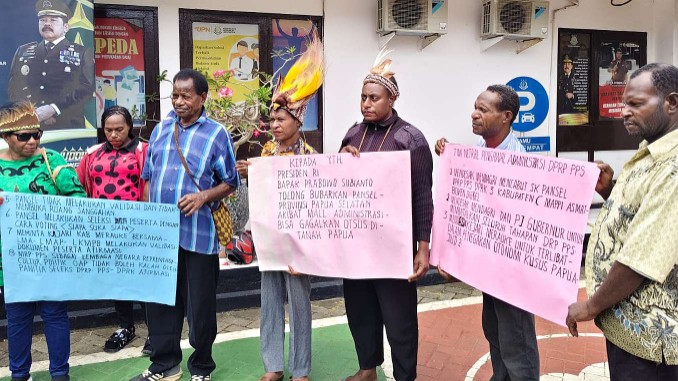 sekelompok-warga-unjuk-rasa-tuntut-pembatalan-tahapan-seleksi-dprk-papua-selatan