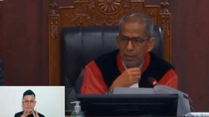 Wakil Ketua MK Hakim Saldi Isra saat memimpin sidang sengketa Pilkada, Selasa (4/2/2025). Foto: YouTube MKRI