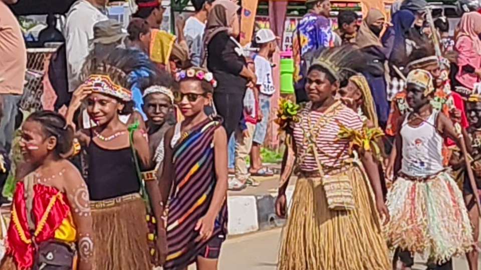 Kota Merauke merayakan Hari Ulang Tahun (HUT) ke-123 dengan penuh semangat melalui Karnaval Budaya yang berlangsung meriah. Foto: Josua/ Papua60detik