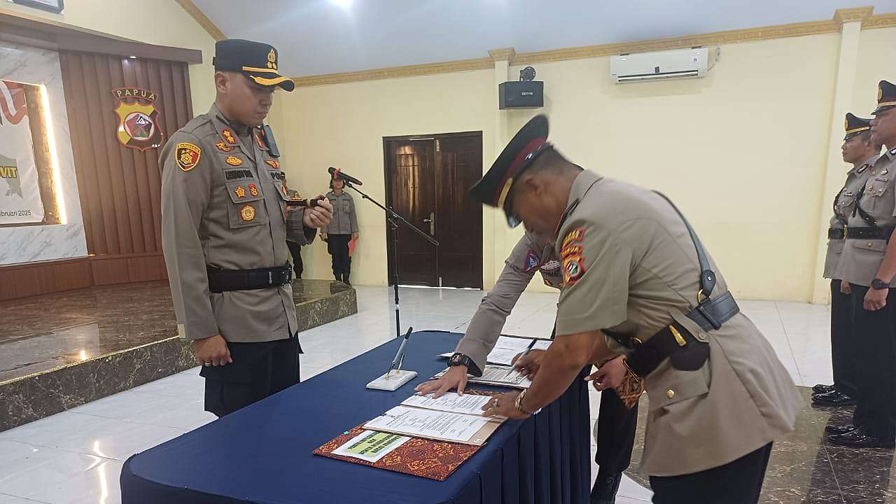 kapolres-merauke-pimpin-sertijab-kapolsek-dan-pengukuhan-kasat-pamobvit