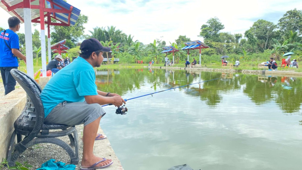 Lomba mancing oleh BUMDes Merah Putih Kampung Nawaripi, Minggu (9/2/2025) Foto: Faris/ Papua60detik