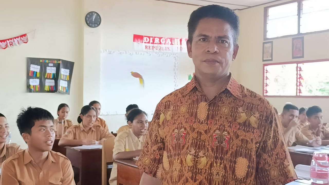 Rofinus Moa, guru di SMP YPPK St Bernardus Timika. Foto: Martha/ Papua60detik