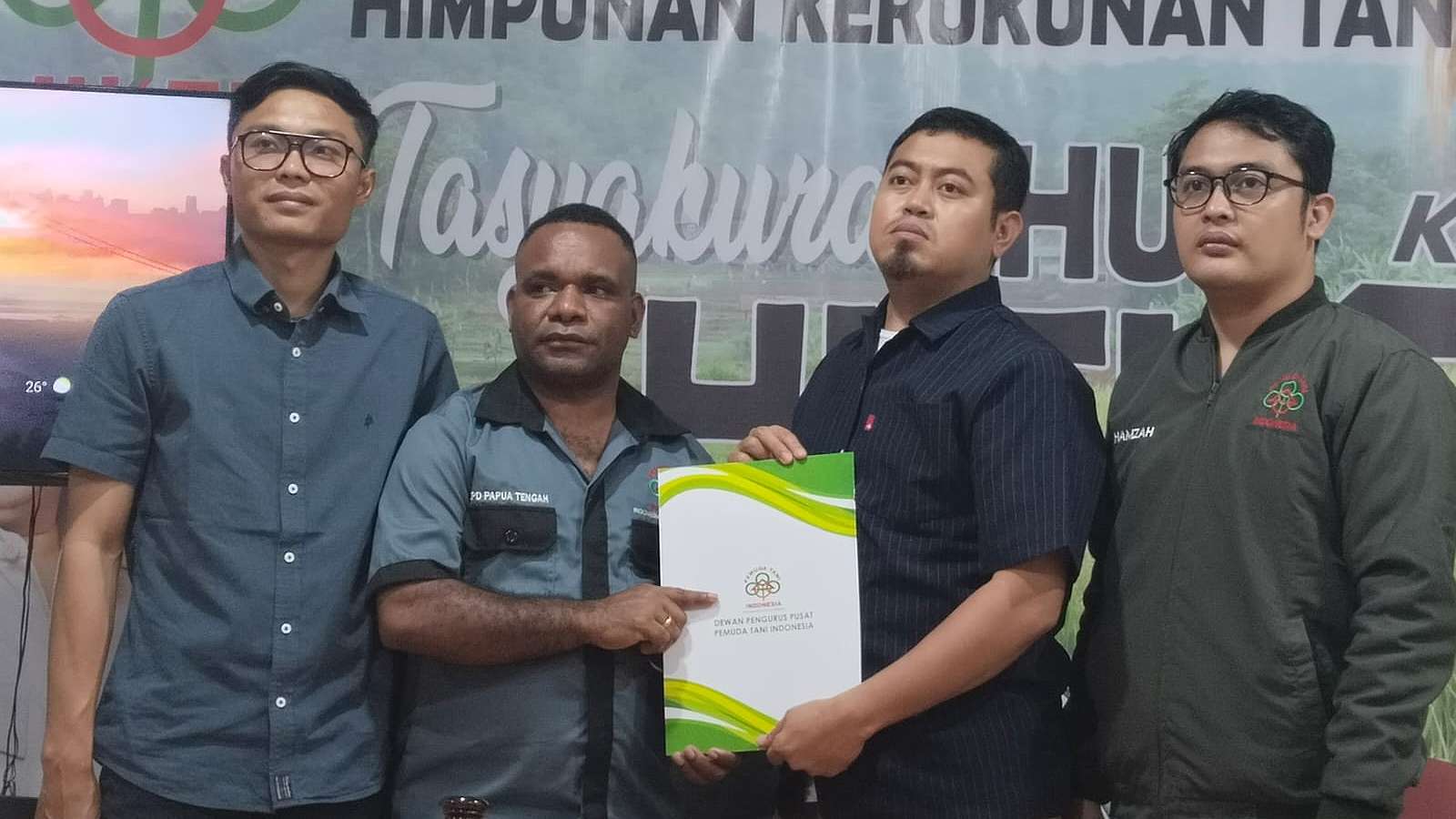Elinus Balinol Mom resmi menjabat sebagai Ketua DPD Pemuda Tani Provinsi Papua Tengah usai dilantik di Kantor Kementerian Pertanian, Jakarta, pada Kamis (20/2/2025). Foto: Istimewa