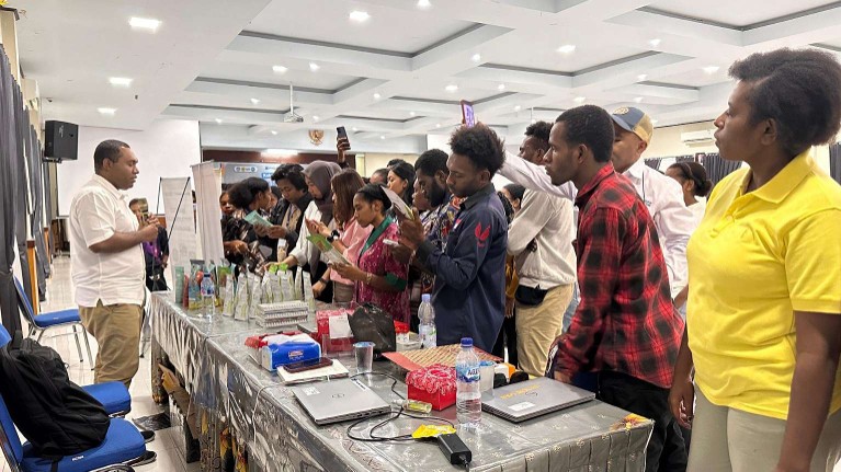 lewat-kokarya-pt-freeport-latih-mahasiswa-uncen-berbisnis