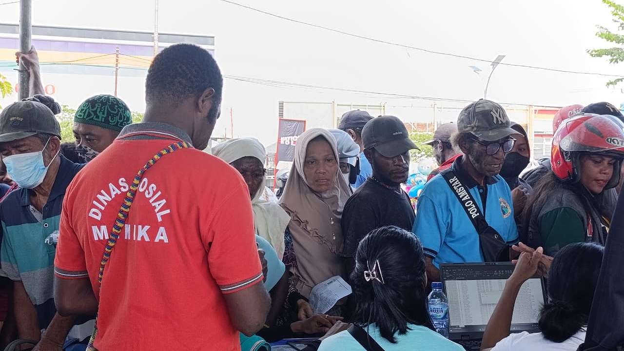 11062-warga-mimika-tercatat-sebagai-penerima-pkh-sembako-tahap-satu