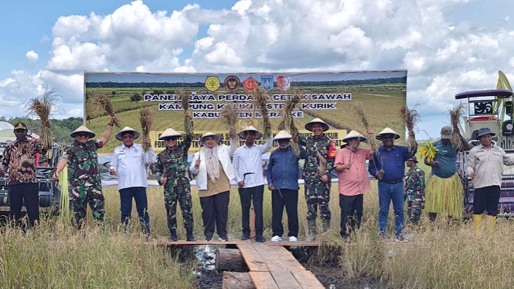 gubernur-papua-selatan-hadiri-panen-raya-di-kampung-kaliki-merauke