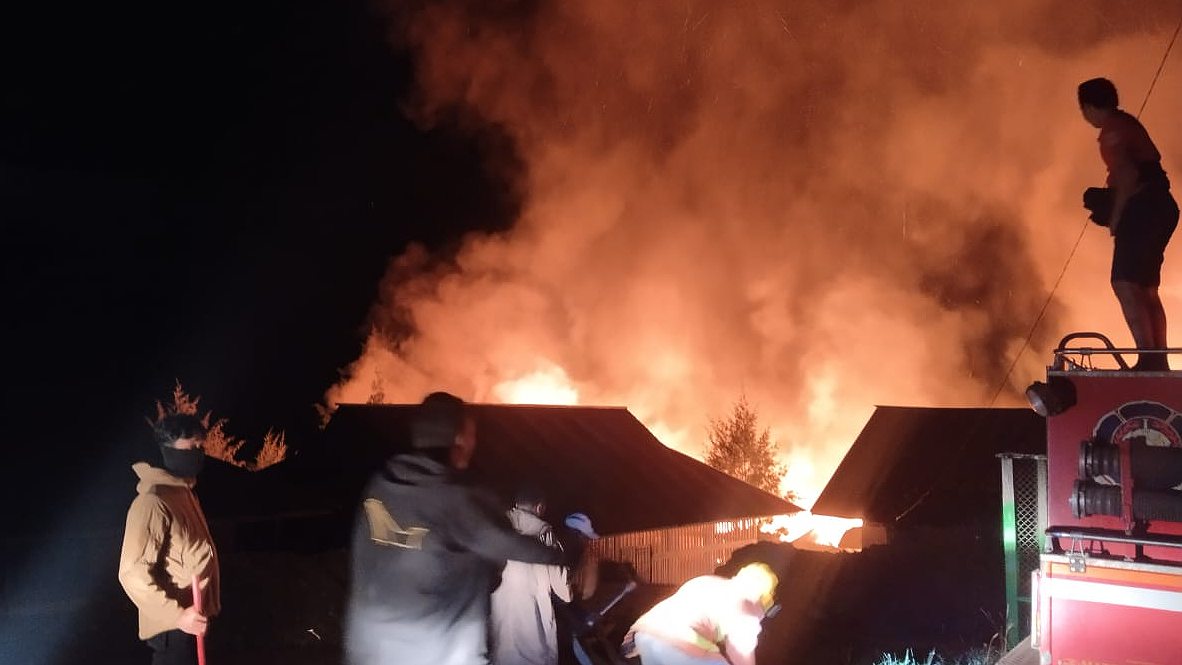 Sekolah Menengah Atas (SMA) Negeri 1 di Distrik Paniai Timur, Kabupaten Paniai, Papua Tengah terbakar pada Minggu 9 Maret 2025. Foto: Humas Polda Papua