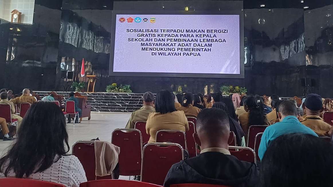 Kemenhan RI bersama Badan Gizi Nasional sosialisasi program Makan Bergizi Gratis di Gedung Eme Meme Yauware, Kabupaten Mimika Papua Tengah pada Senin (10/3/2025). Foto: Eka/ Papua60detik