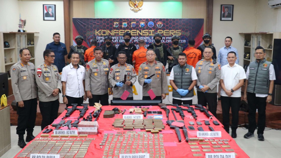 satgas-damai-cartenz-bongkar-jaringan-lintas-provinsi-penyuplai-senpi-kkb