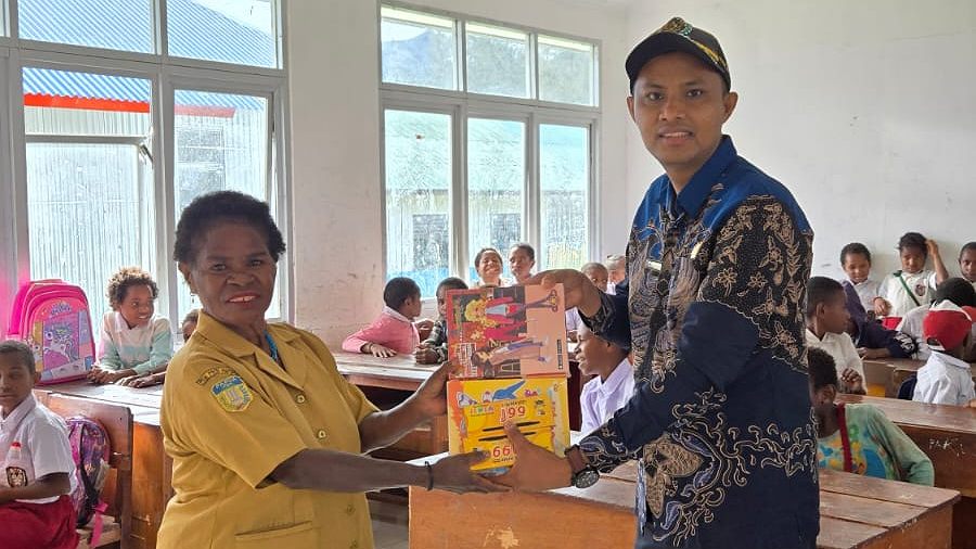 jemi-patabang-kunjungi-tiga-sekolah-di-ilaga-puncak-teguhkan-komitmen-pada-dunia-pendidikan