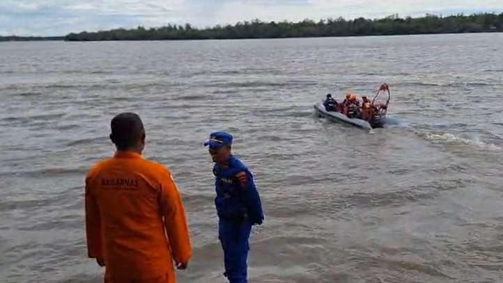 Tim SAR Gabungan berangkat melakukan pencarian korban tenggelam di perairan Asmat. Foto: Humas SAR Timika