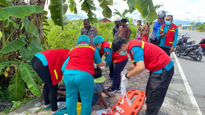 Kecelakaan terjadi di Jalan Petrosea pada Minggu (23/3/2025) siang, Foto: Faris/ Papua60detik