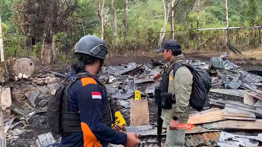 olah-tkp-guru-di-anggruk-diserang-15-orang-bersenjata-tajam