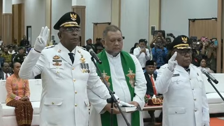 lantik-bupati-wabup-mimika-puncak-berikut-pesan-gubernur-papua-tengah