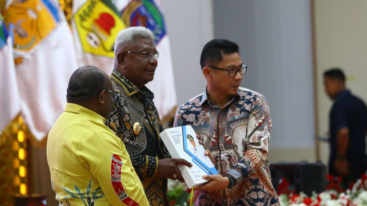 serahkan-jabatan-yonathan-d-tangdilintin-ingatkan-pentingnya-pendidikan