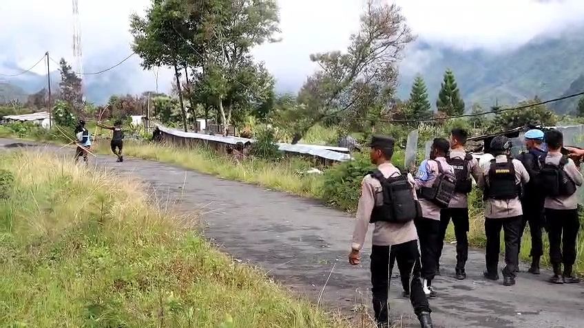 12-tewas-dalam-konflik-pilkada-puncak-jaya-ops-damai-cartenz-kkb-terlibat