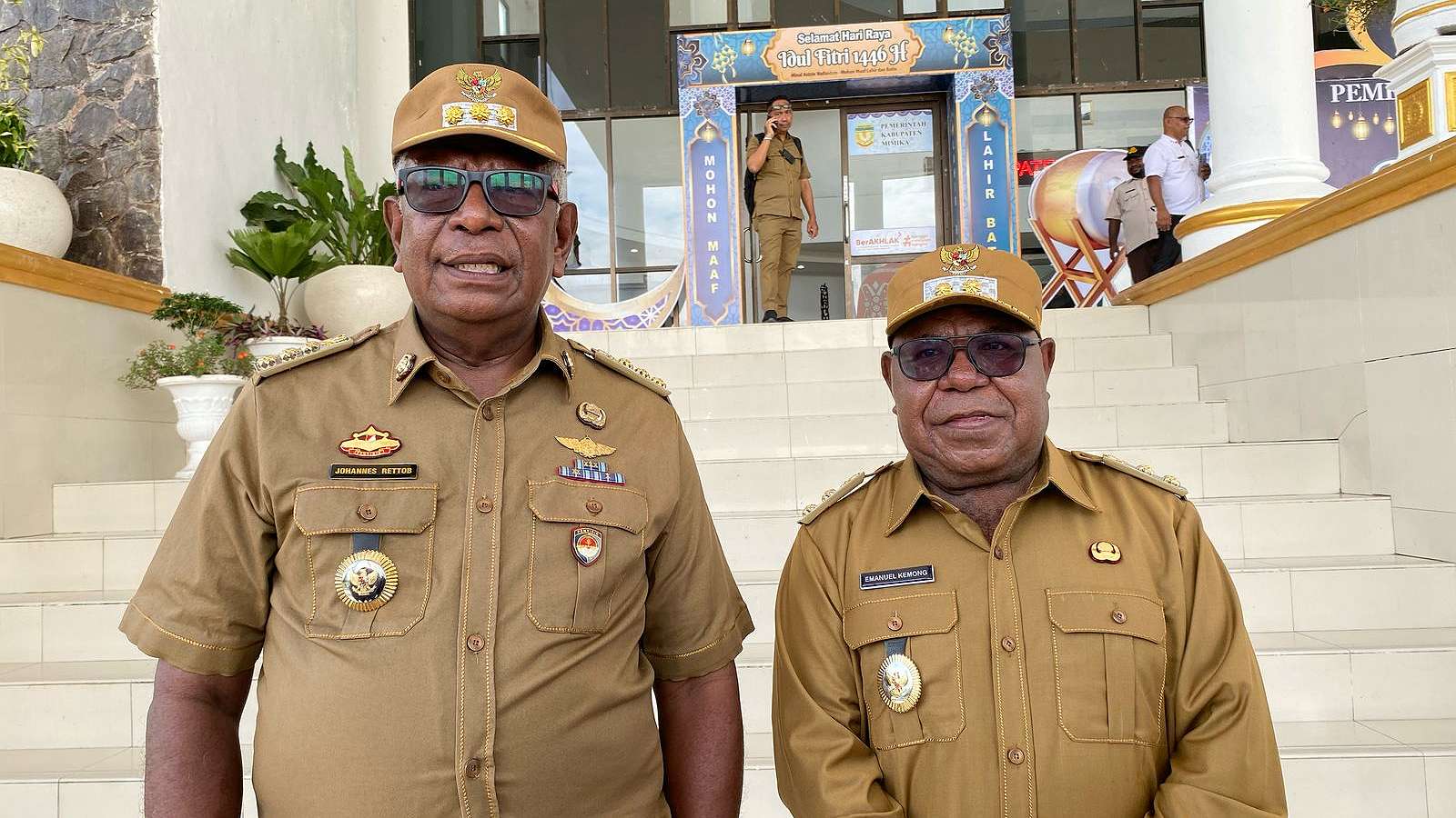 Bupati Mimika Johannes Rettob dan Wabup Emanuel Kemong. Foto: Faris/ Papua60detik