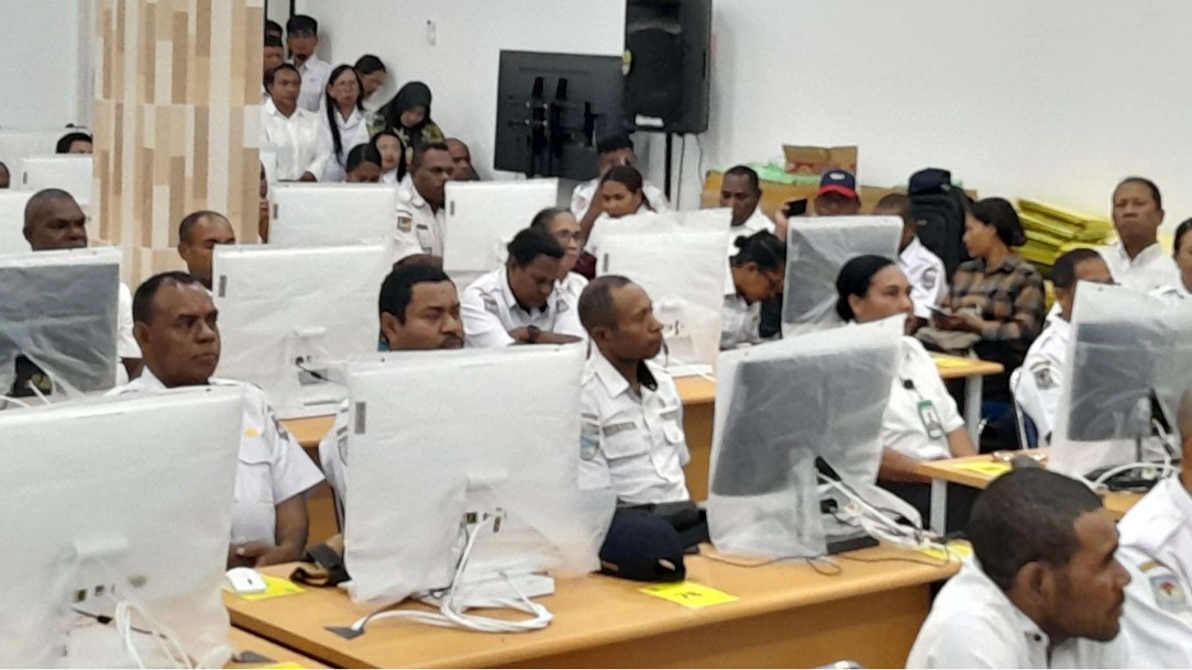 asn-asli-papua-dilatih-operasikan-komputer-gubernur-pps-sampaikan-ini